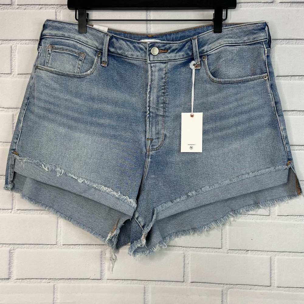 Good American Good Curve Short size 18